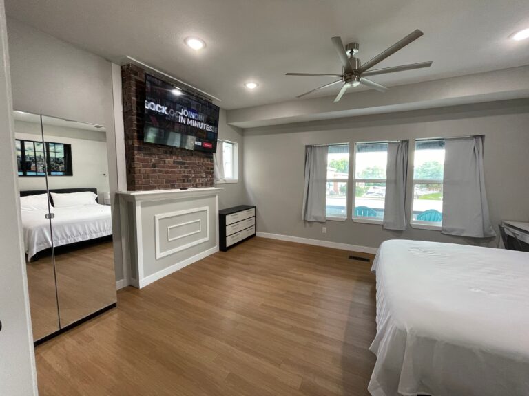 4522 E Washington Unit 1