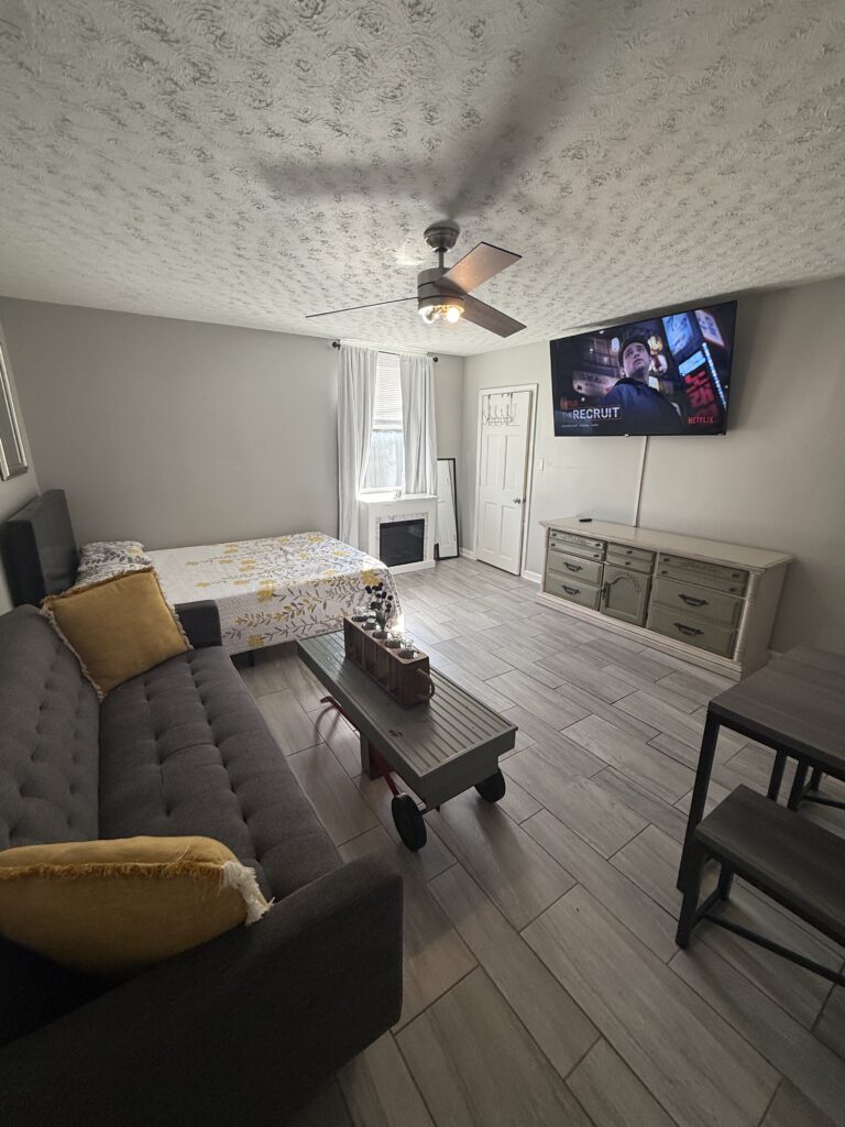 Unit 4 living & bedroom