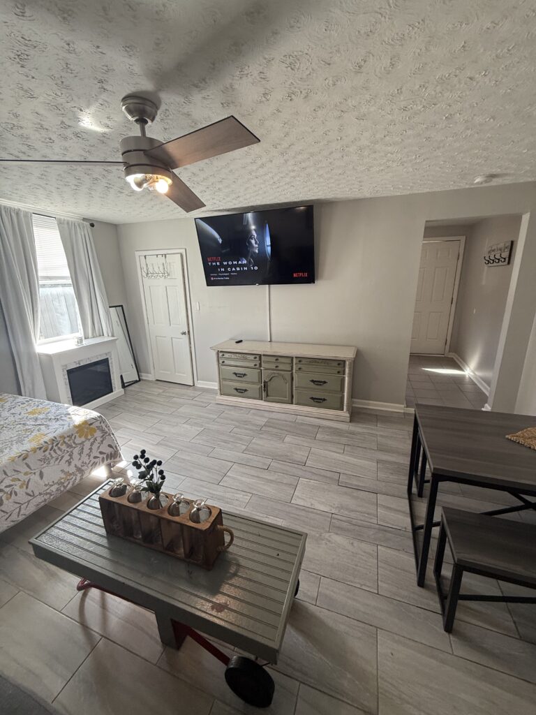 Unit 4 living & bedroom