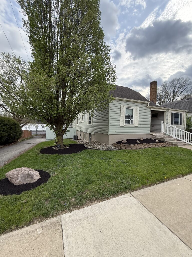 Exterior - 805 E Taylor