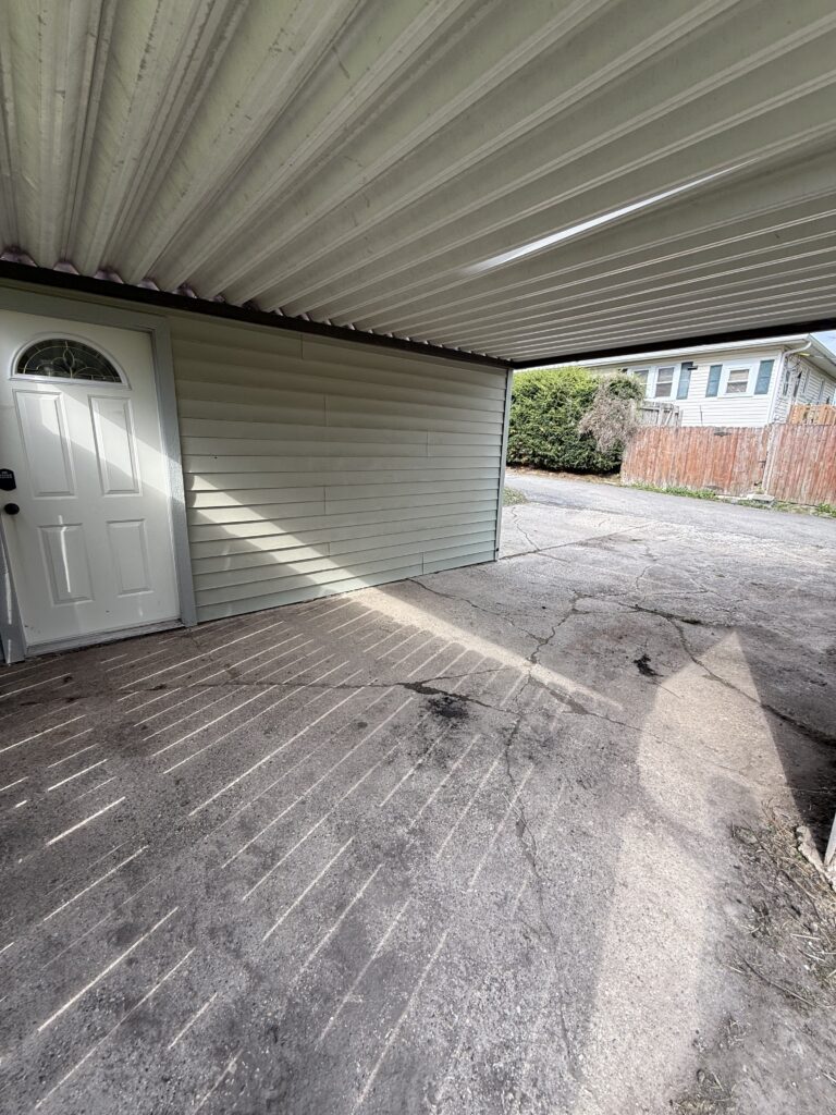 Exterior leading to entrance - 805 E Taylor